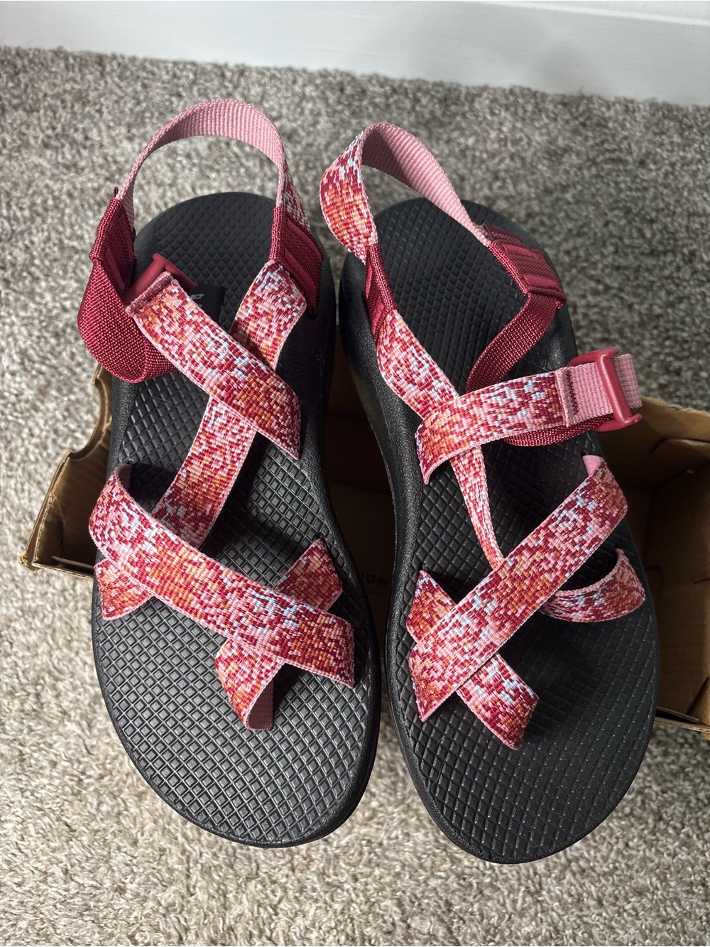 BRAND NEW Women's 8 Chacos, Pink Outdoor Sandals
